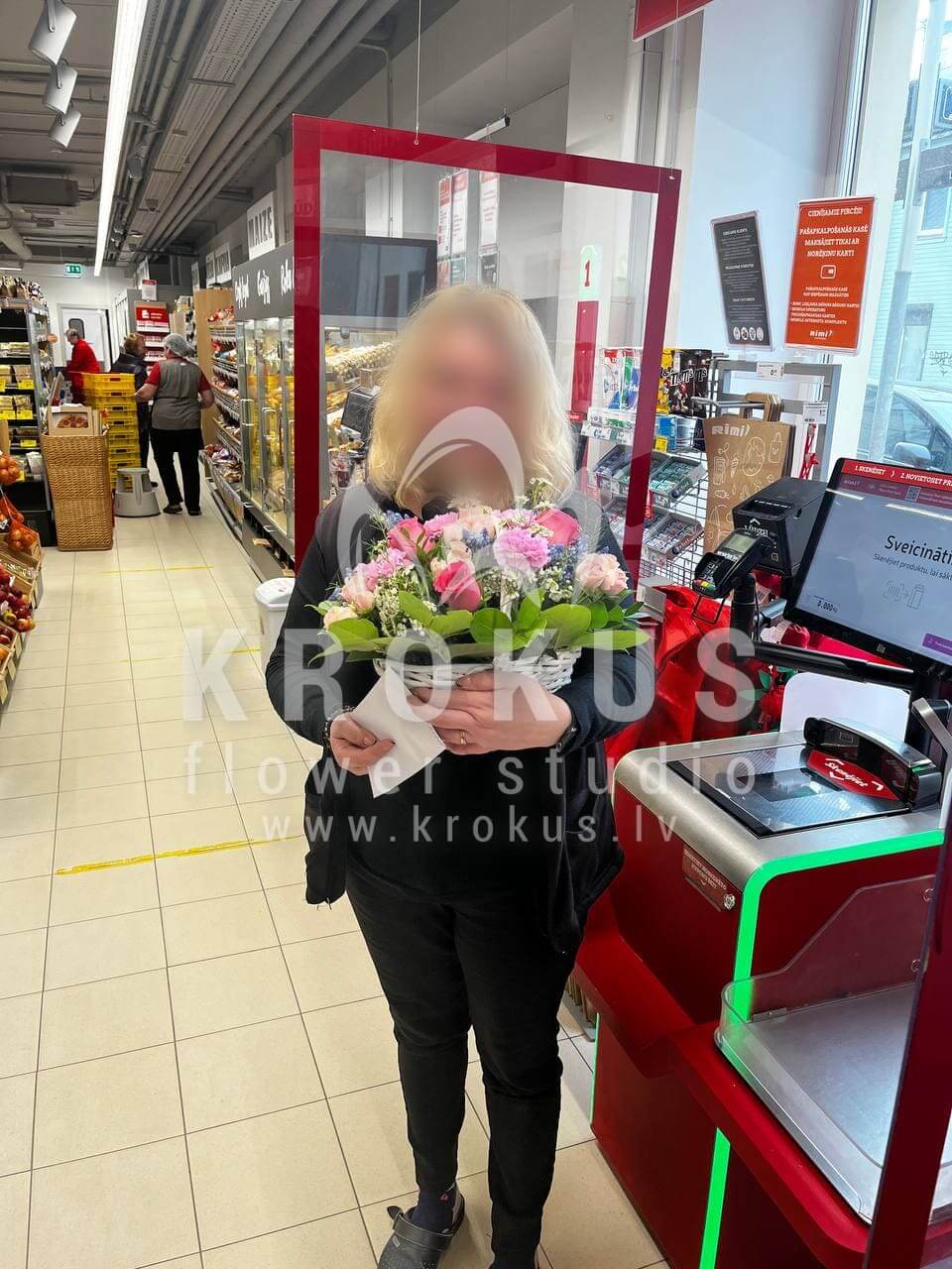 Доставка цветов в город Рига (кустовые розырозовые розыгвоздикиваксфлауэрстатицасалал)