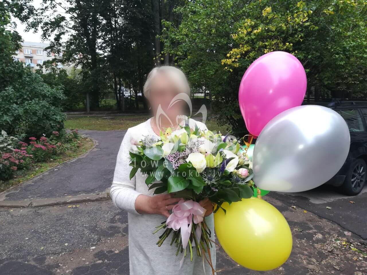 Deliver flowers to Rīga (meadow flowerslimoniumgoldenrodlupinebruniaorchidswhite rosesblue cornflowerveronicacheesewoodpeoniesdavid austin roses)