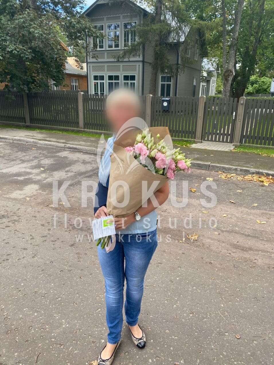 Deliver flowers to Jūrmala (oxypetalumpeony roses)