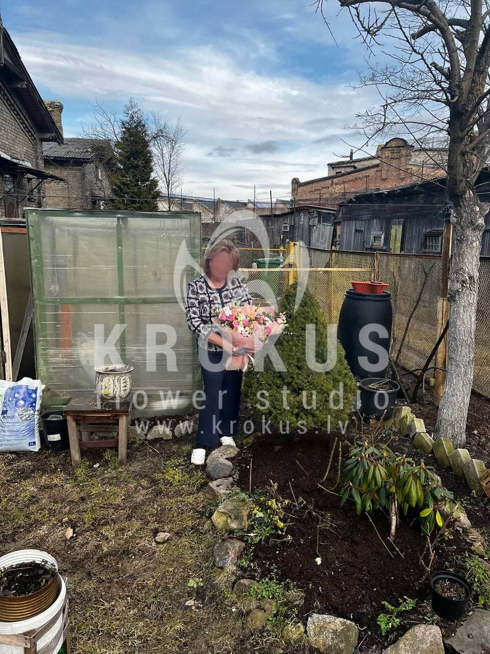 Доставка цветов в город Рига (астильбахлопокваксфлауэрпионовидные розылизиантусы (эустома)пионы)