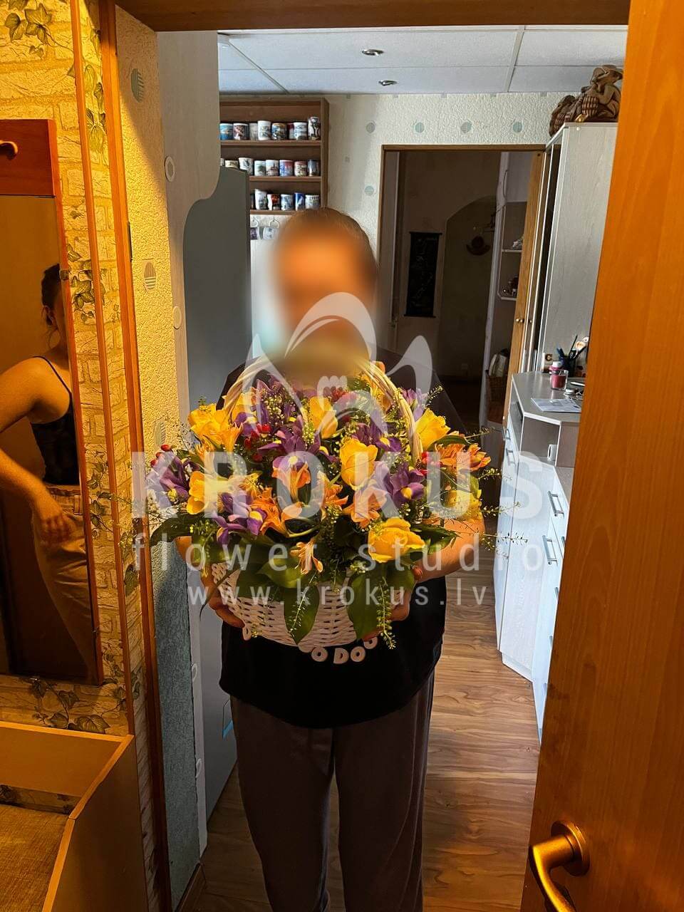 Deliver flowers to Rīga (fernirisesalstroemeriayellow roseshypericumsalal)