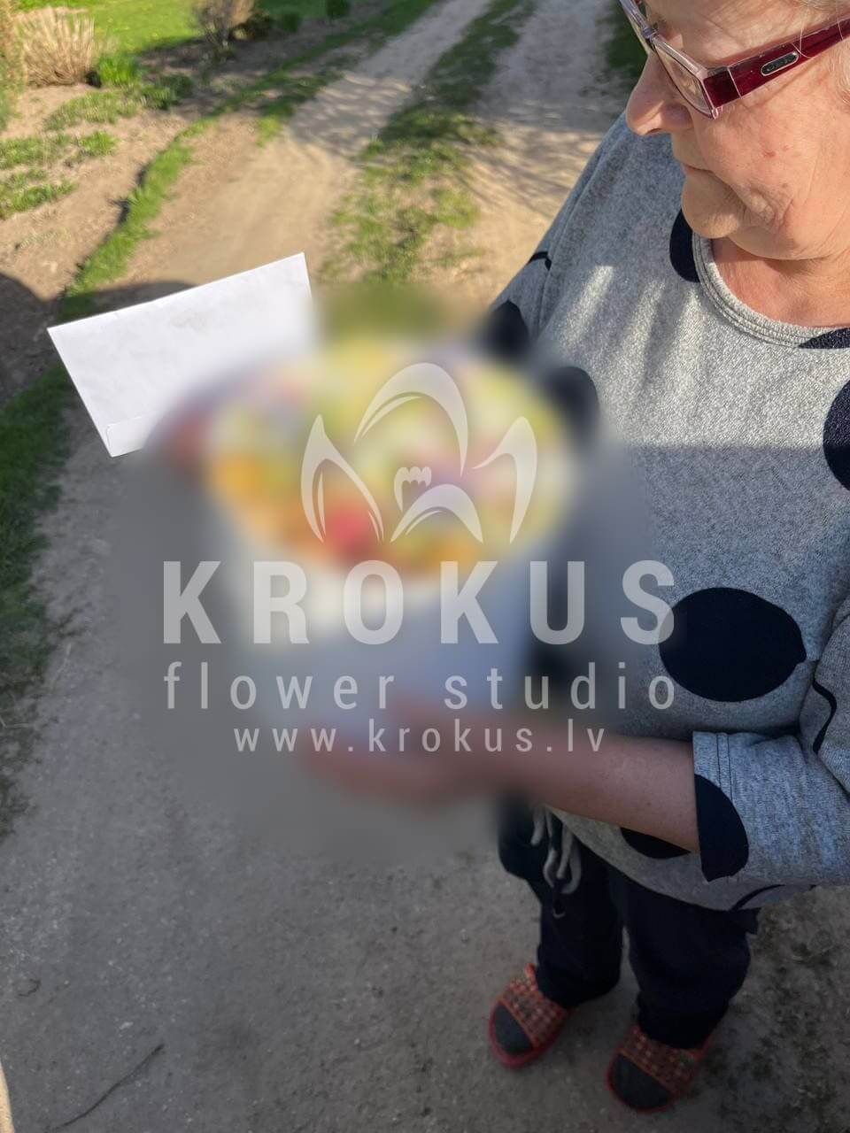Доставка цветов в город Kombuļi (коробка)