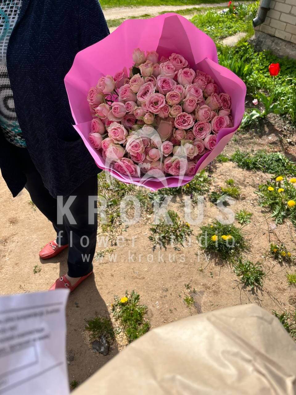 Доставка цветов в город Nereta (кустовые розы)