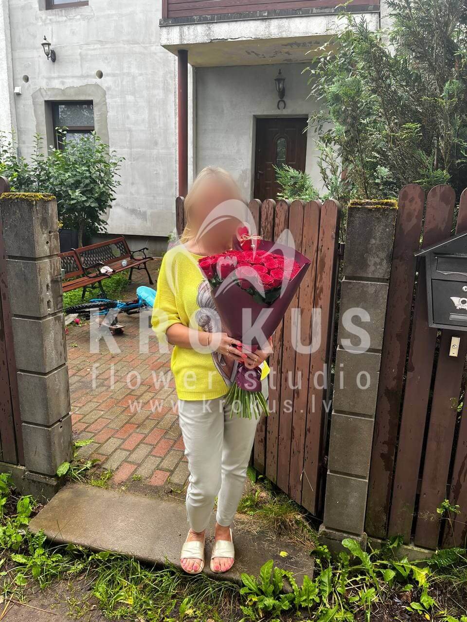Доставка цветов в город Mārupe (декоркрасные розы)