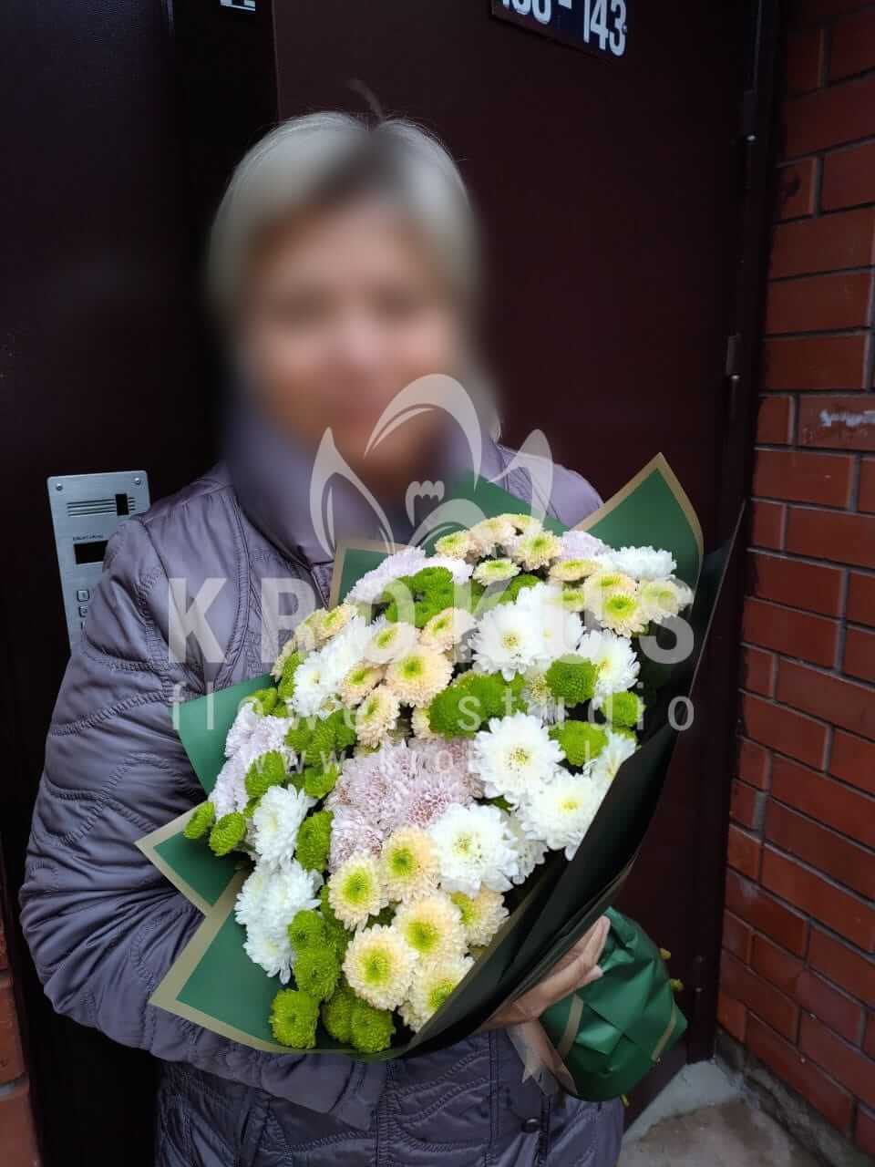 Deliver flowers to Rīga (shrub roseslotusorchidsalstroemeriaculantroornithogalumpeony rosesgum treered roses)