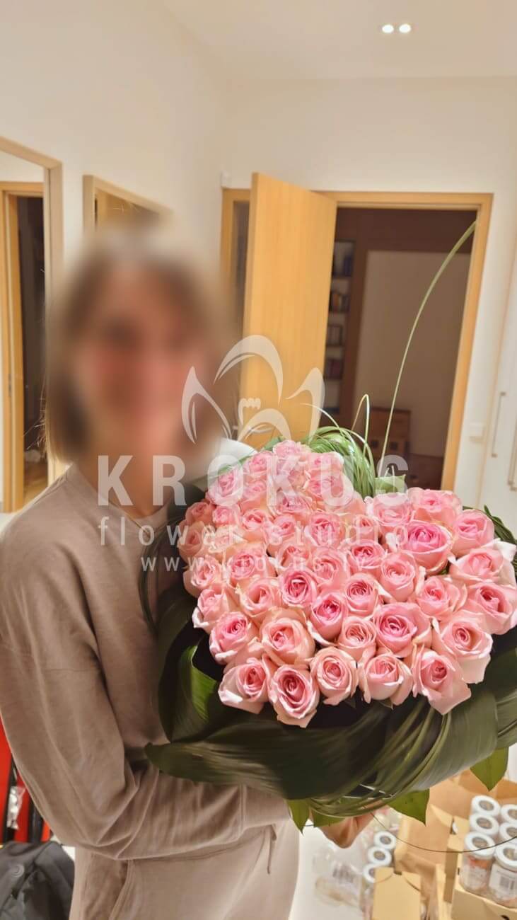 Deliver flowers to Mārupe (pink rosesbeargrasssalalaspidistra)
