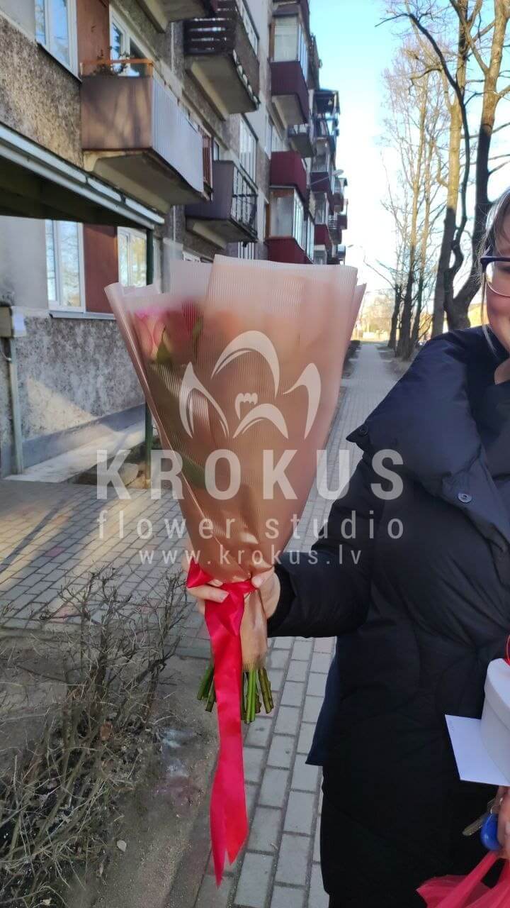 Доставка цветов в город Рига (розовые розыжелтые розыоранжевые розыкрасные розы)