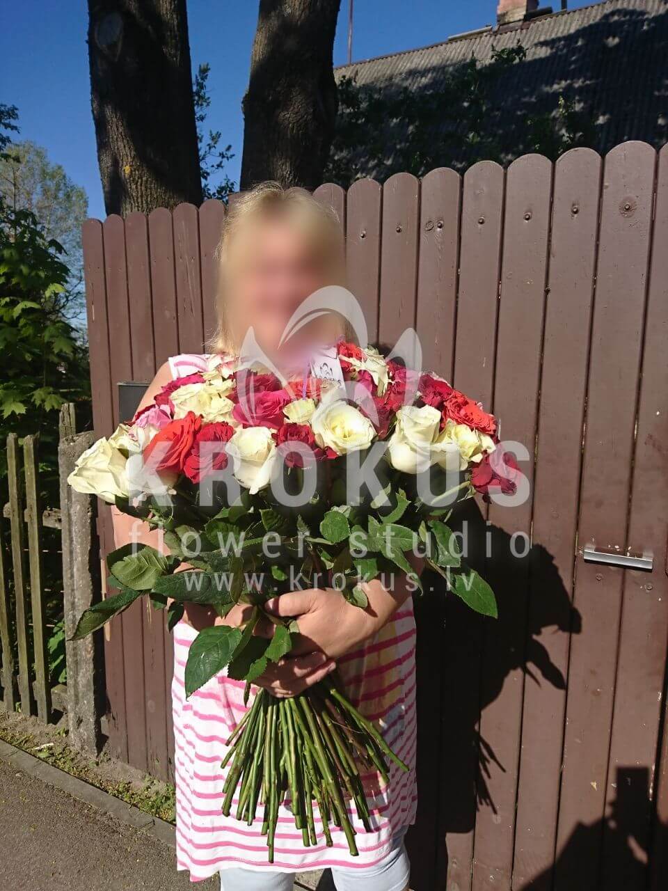 Deliver flowers to Rīga (pink roseswhite rosesyellow rosesorange rosesred roses)