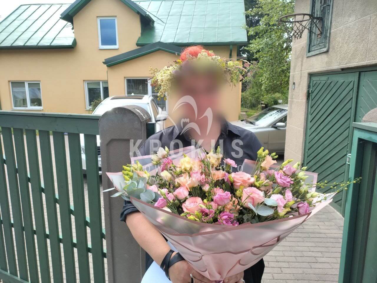 Доставка цветов в город Jūrmala (кустовые розыгвоздикипионовидные розыэвкалиптлизиантусы (эустома))
