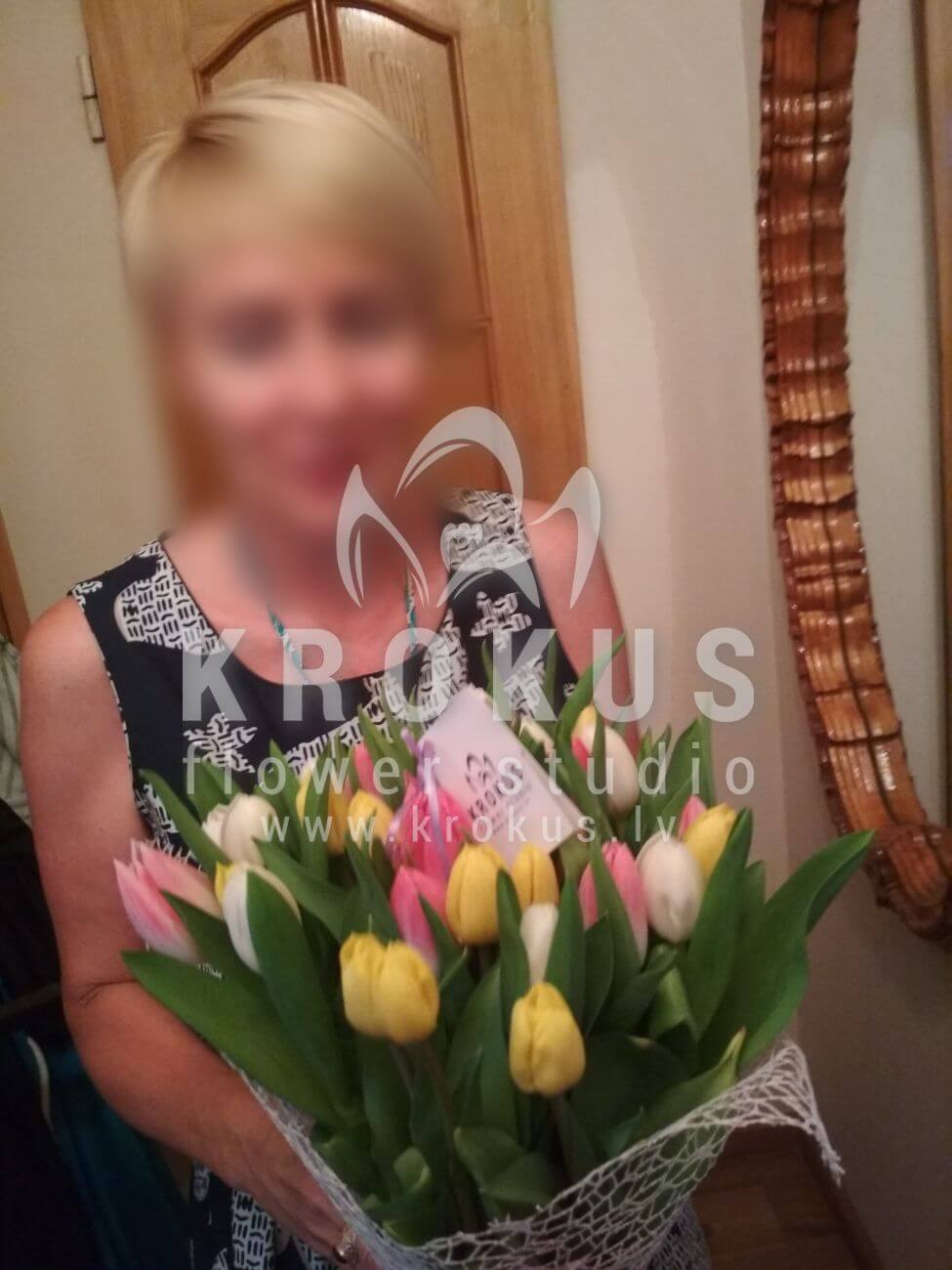 Deliver flowers to Rīga (shrub rosespistaciacloveshydrangeashypericumpeony roses)