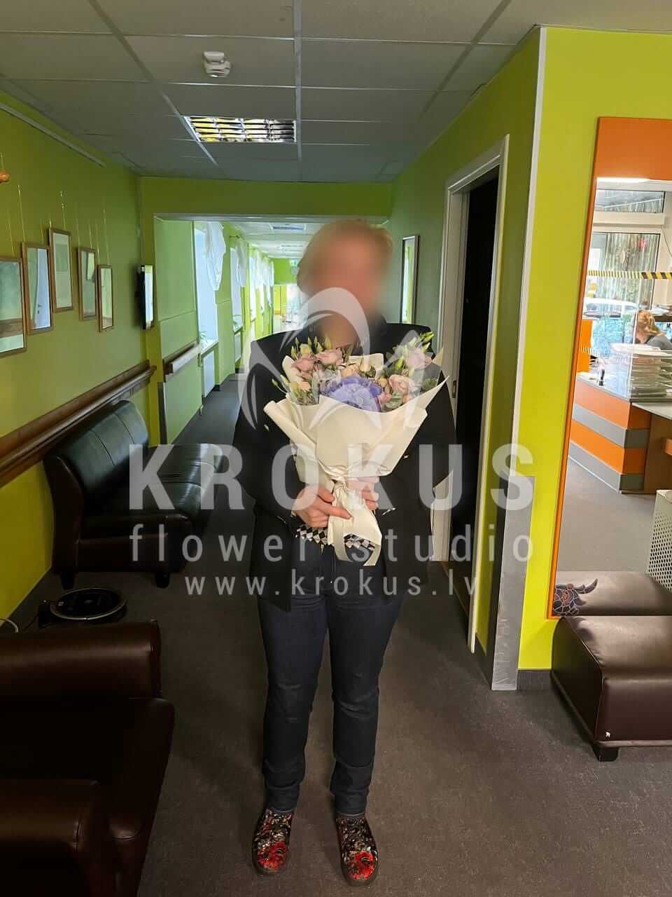 Доставка цветов в город Рига (кустовые розыгортензииэвкалиптлизиантусы (эустома))