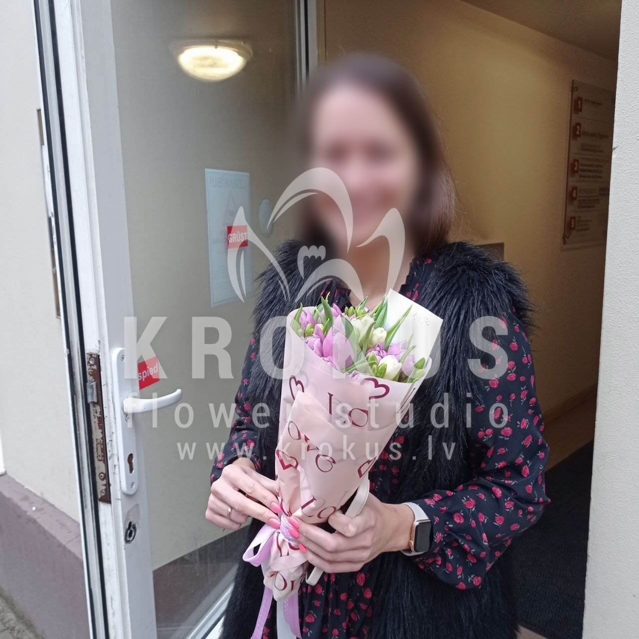 Доставка цветов в город Рига (тюльпаныфрезиипионовидные тюльпаны)