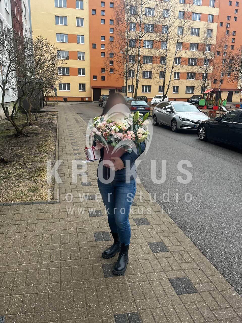 Deliver flowers to Salaspils (boxshrub rosescalla liliesliliescream roseswaxflowergum treelisianthuses (eustoma))