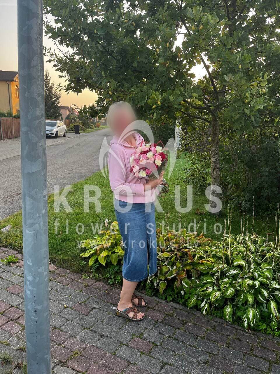 Deliver flowers to Mežāres (pink rosesyellow rosesred rosesorange roses)