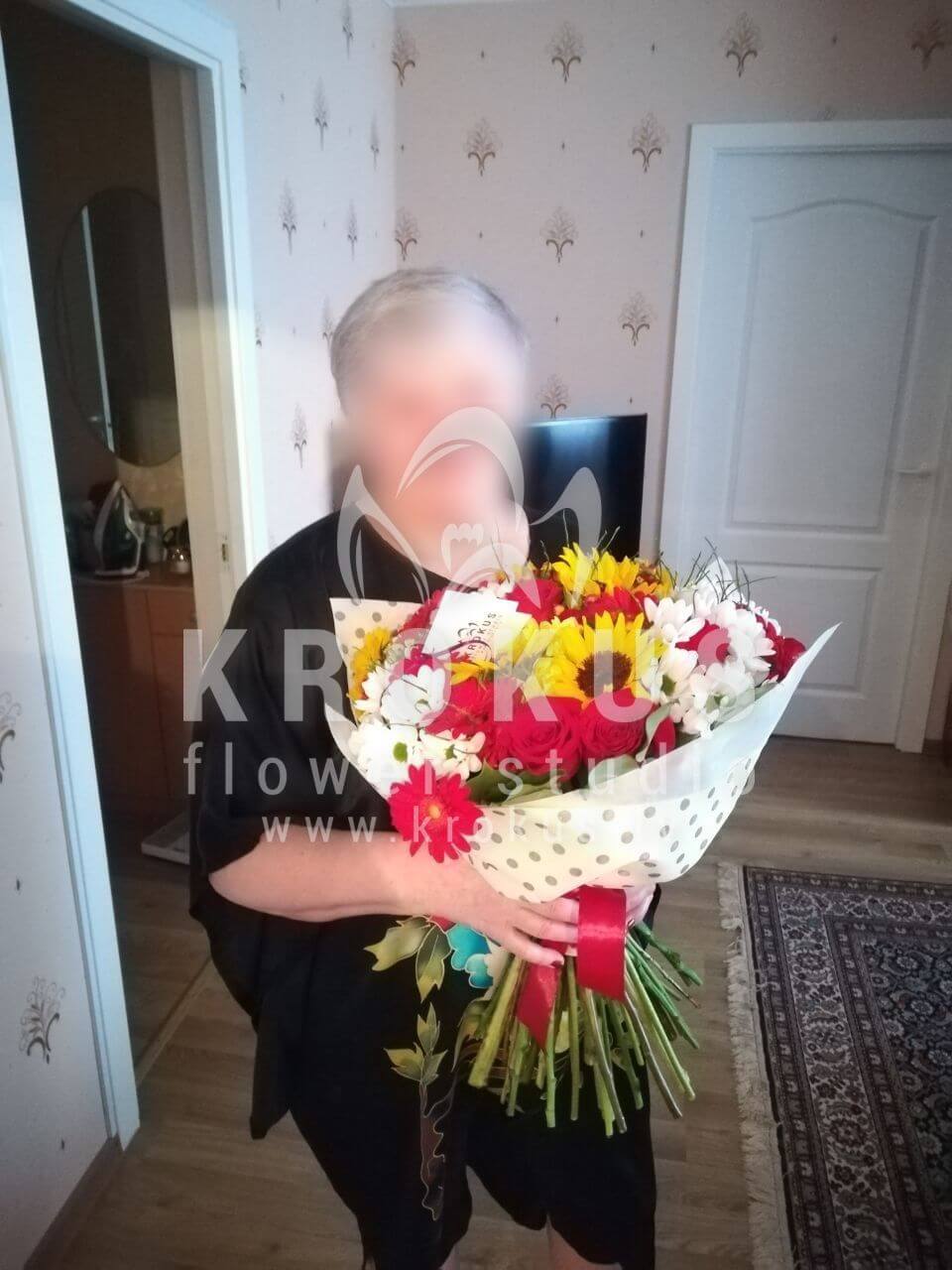 Deliver flowers to Salaspils (shrub rosessunflowersmeadow flowersgoldenrodchrysanthemumshypericumdaisies)