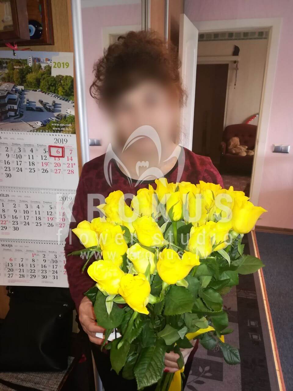 Deliver flowers to Rīga (yellow roses)