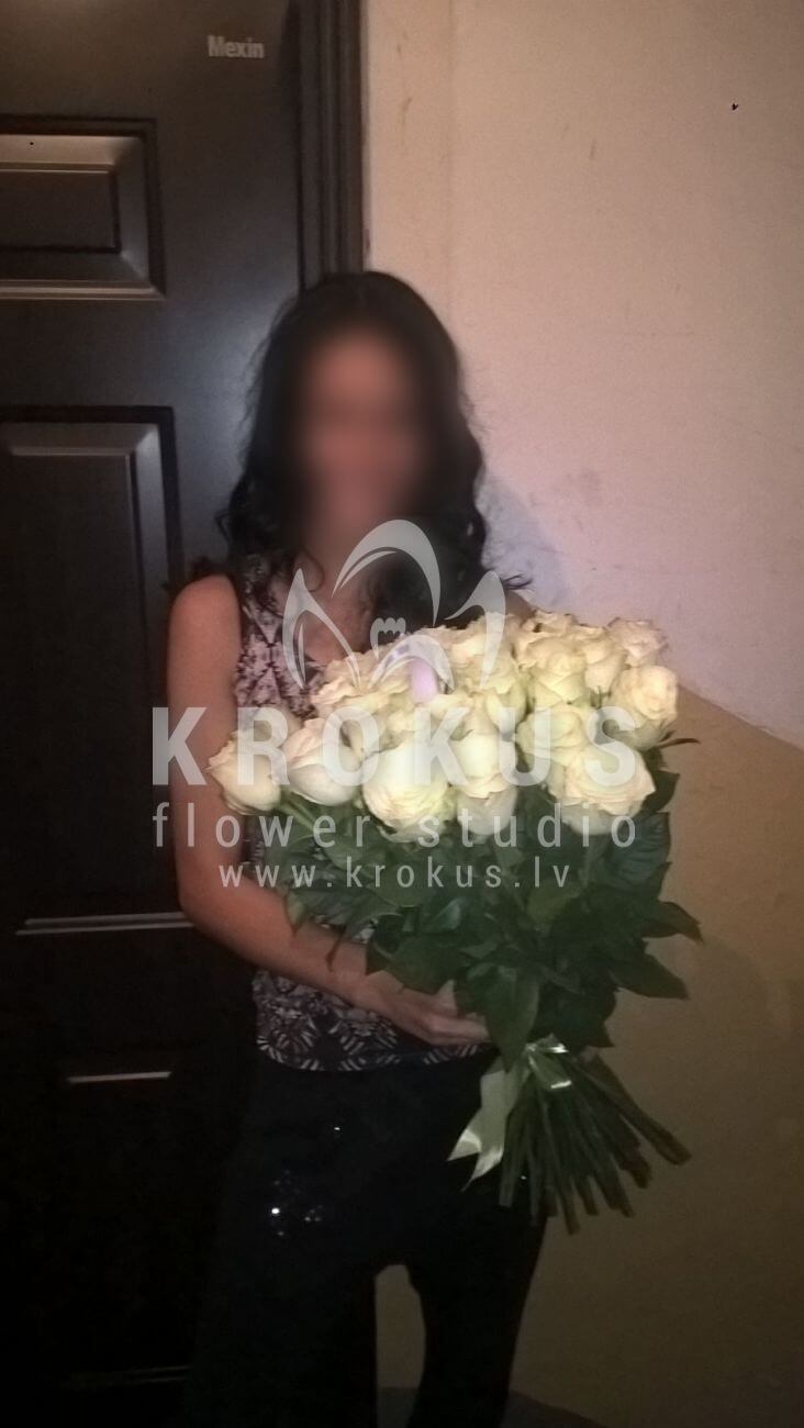 Deliver flowers to Latvia (red roses)