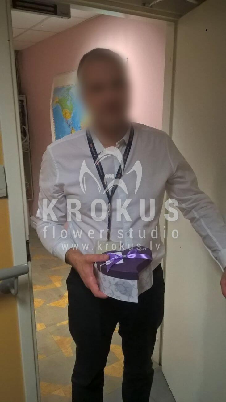 Deliver flowers to Latvia (box)