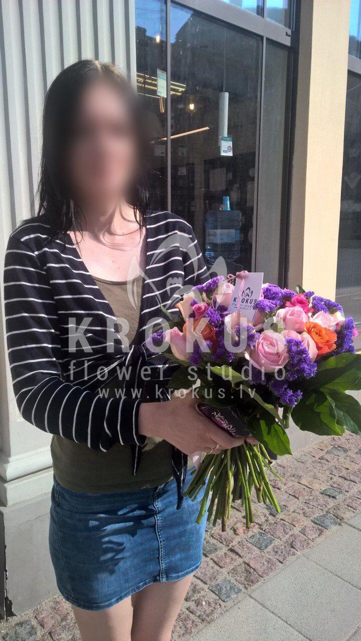 Доставка цветов в город Рига (розовые розыбелые розыстатицакремовые розыоранжевые розы)