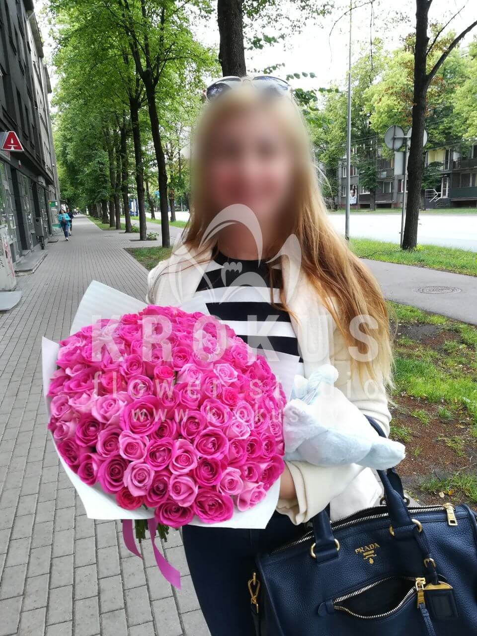 Ziedu piegāde Latvia Rīga (rozā rozes)