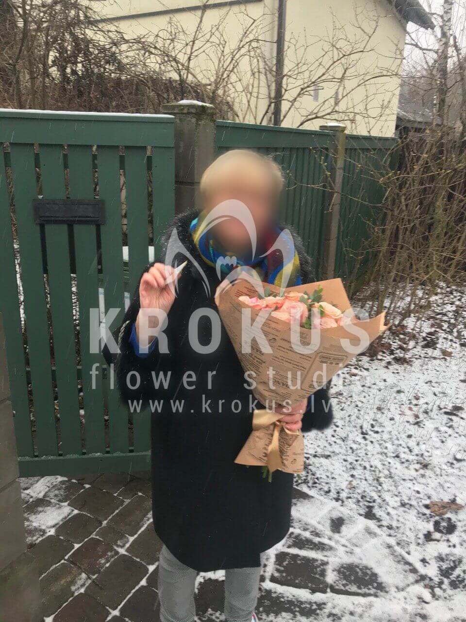 Deliver flowers to Rīga (pistaciaorange rosesgum tree)