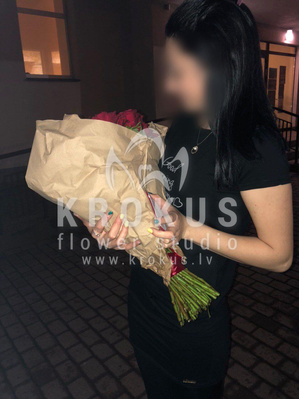 Deliver flowers to Gulbene (red roses)