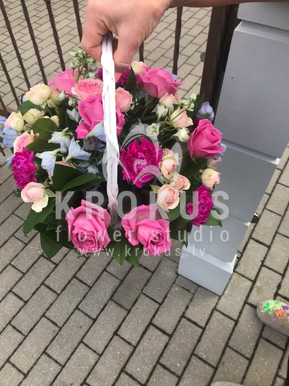 Deliver flowers to Baloži (shrub rosespink rosesclovesstaticewaxflowersalal)