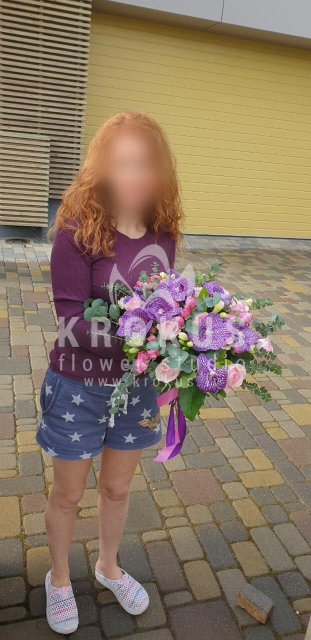 Доставка цветов в город Рига (кустовые розырозовые розыфрезииорхидеиэвкалипт)