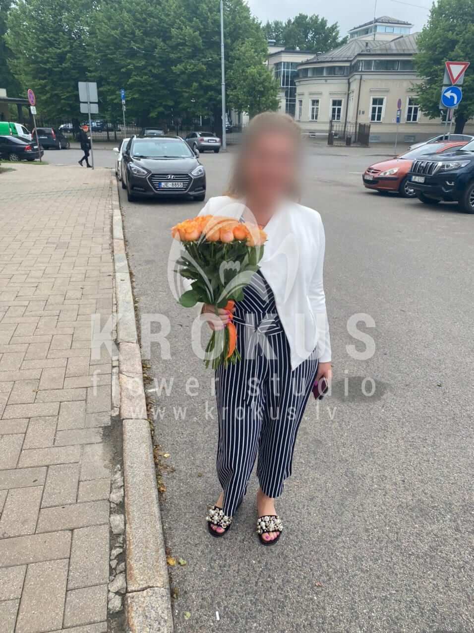 Ziedu piegāde Latvia Rīga (oranžas rozes)