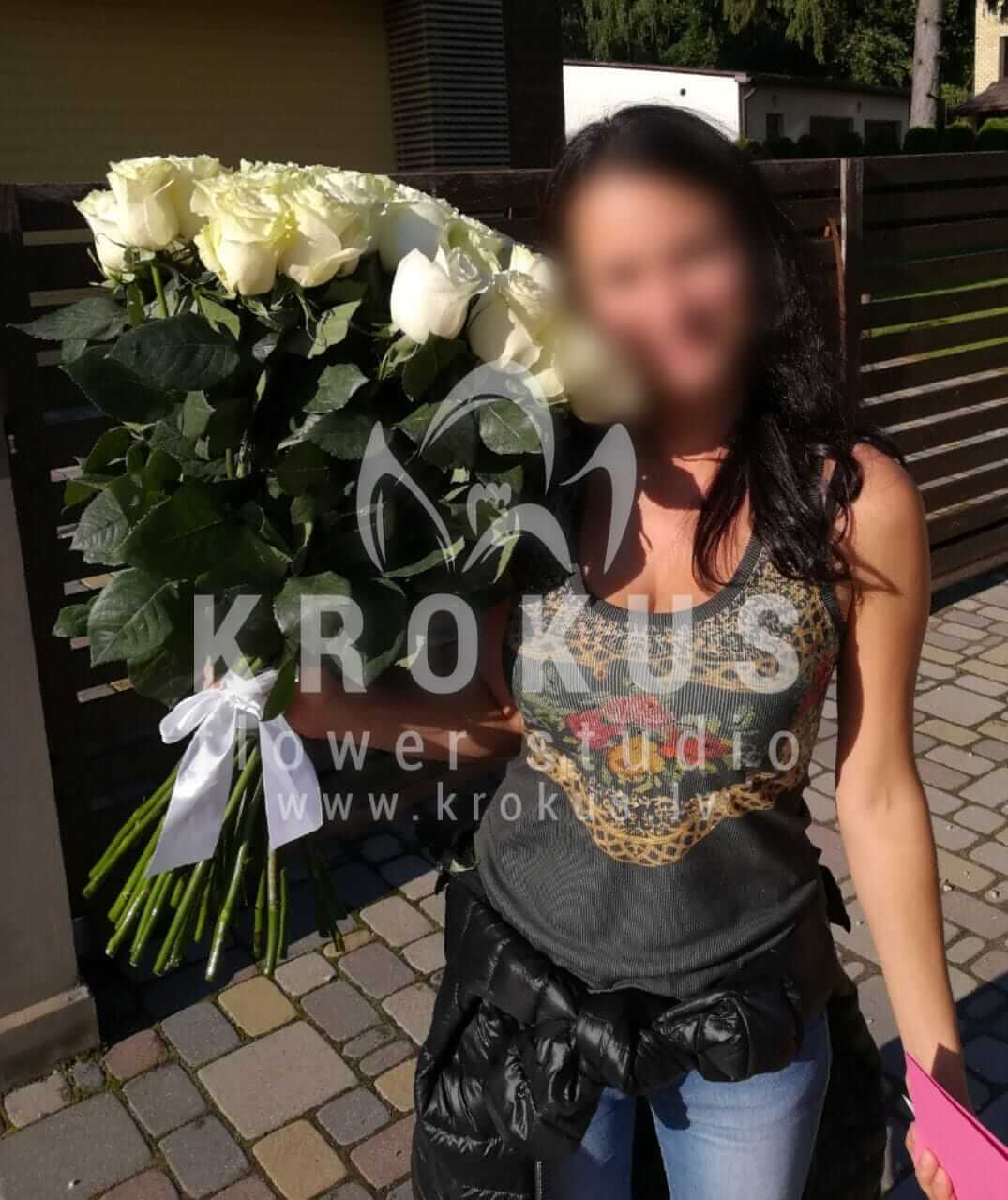 Deliver flowers to Rīga (white roses)