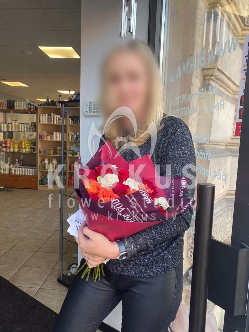 Deliver flowers to Rīga (pink roseswhite rosesorange rosesyellow rosesred roses)