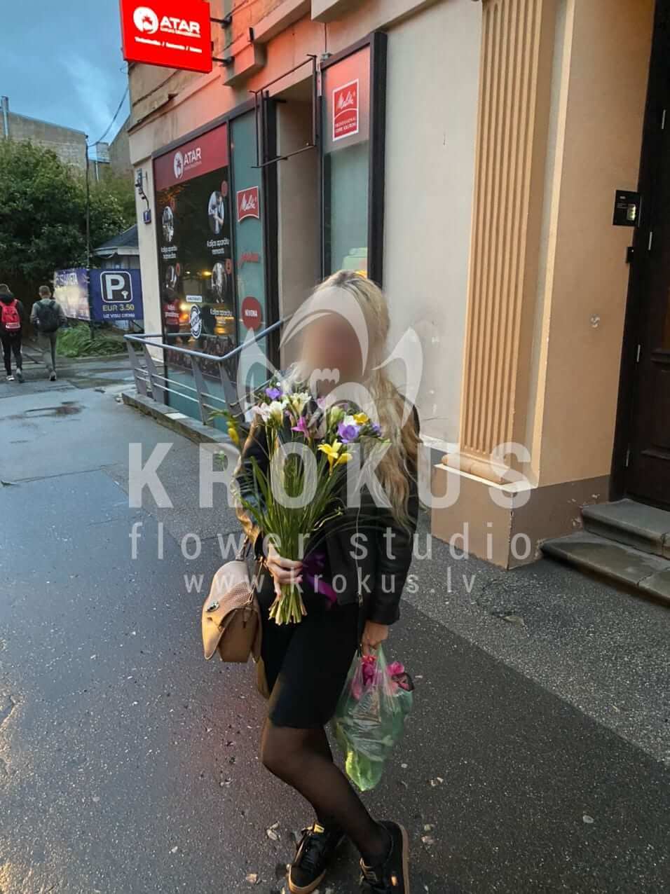 Доставка цветов в город Рига (фрезии)
