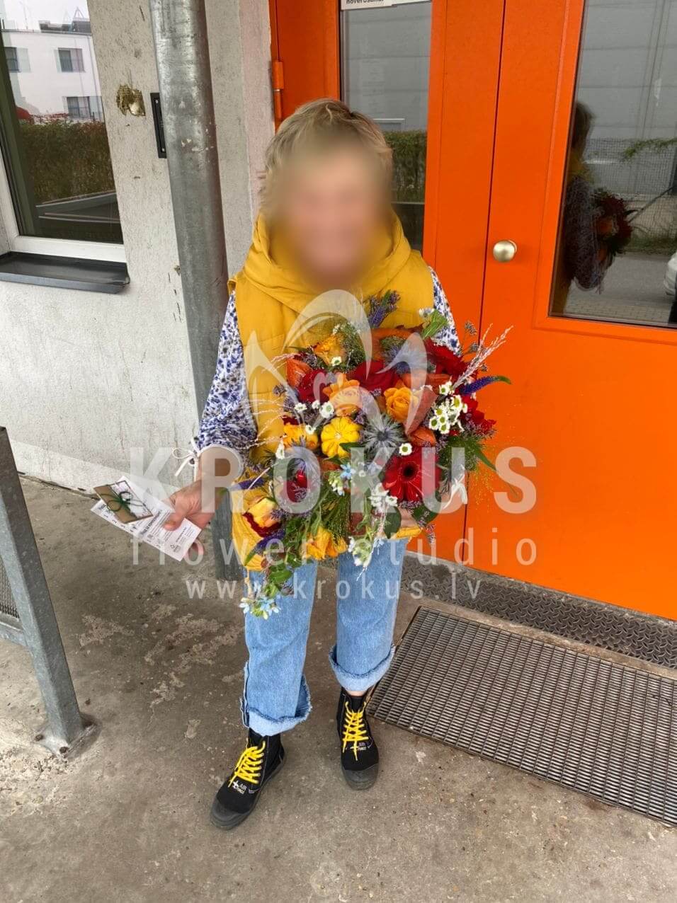 Deliver flowers to Rīga (ruscusastilbechrysanthemumspumpkinamaranthveronicaculantrored rosesdaisies)