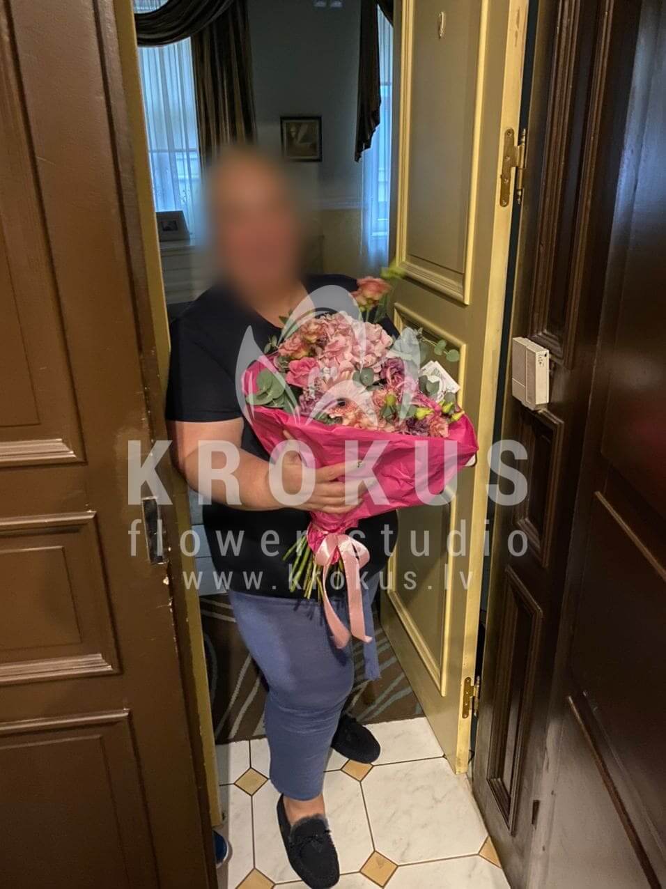 Deliver flowers to Rīga (celosiapink rosesgum treebouvardiahydrangeas)