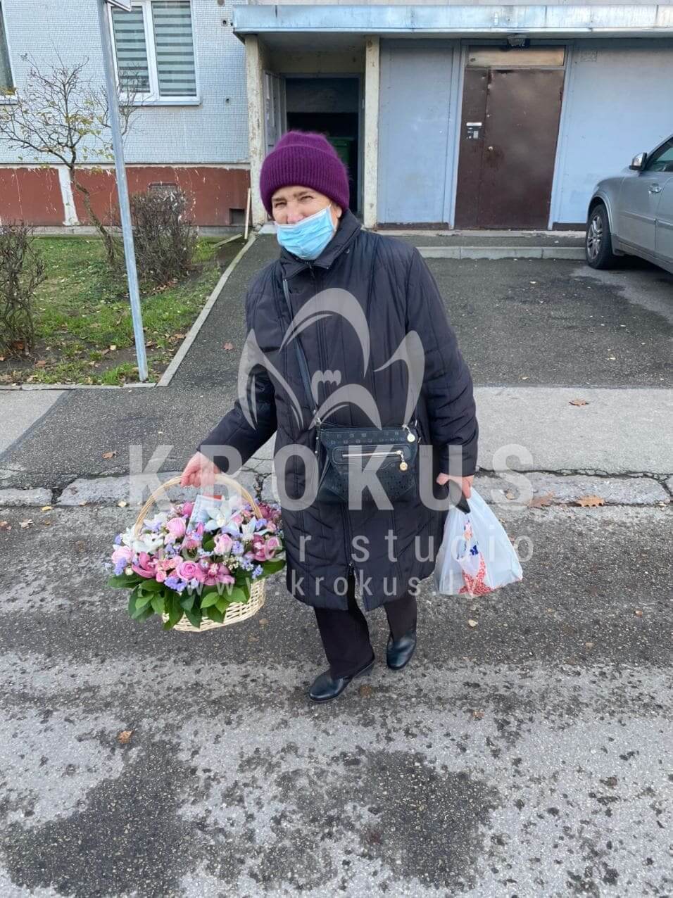 Deliver flowers to Rīga (shrub rosespink rosesorchidsstaticewaxflowersalal)