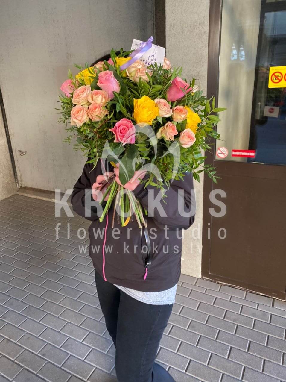 Deliver flowers to Rīga (shrub rosespink rosespistaciayellow roses)