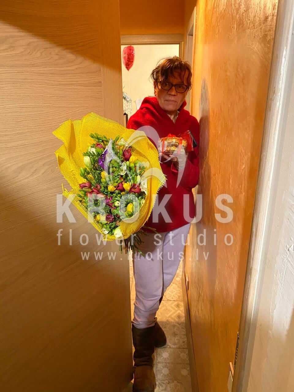 Доставка цветов в город Jūrmala (фрезииамбрелла)