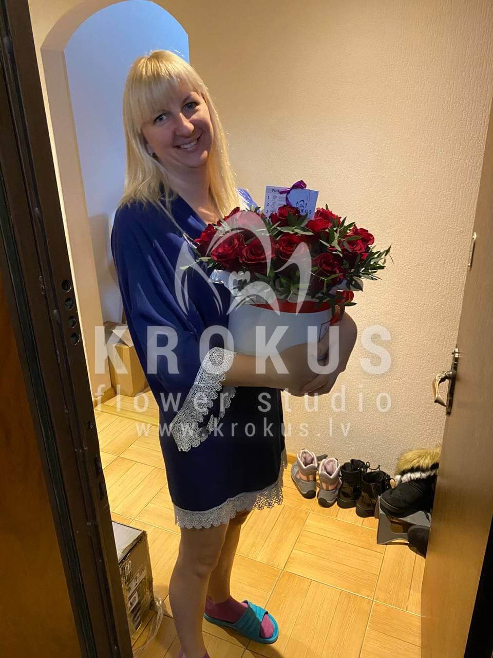 Deliver flowers to Rīga (stylish boxgum treered roses)