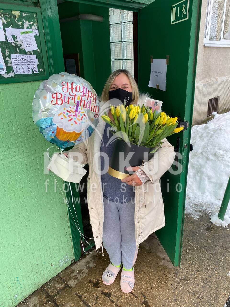Deliver flowers to Rīga (tulipsstylish box)