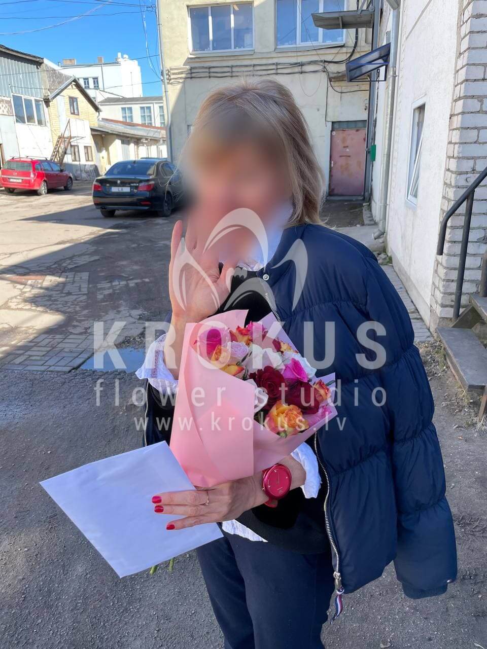 Deliver flowers to Rīga (pink roseswhite rosesorange rosesyellow rosesred roses)