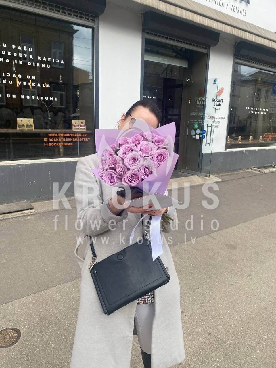 Доставка цветов в город Рига (сиреневые розы)