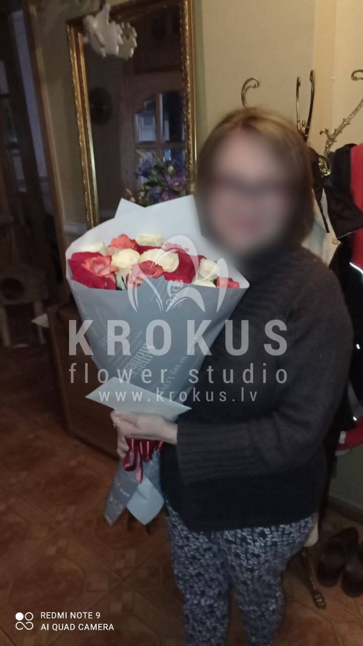 Deliver flowers to Rīga (pink roseswhite rosescream rosesyellow rosesorange rosesred roses)