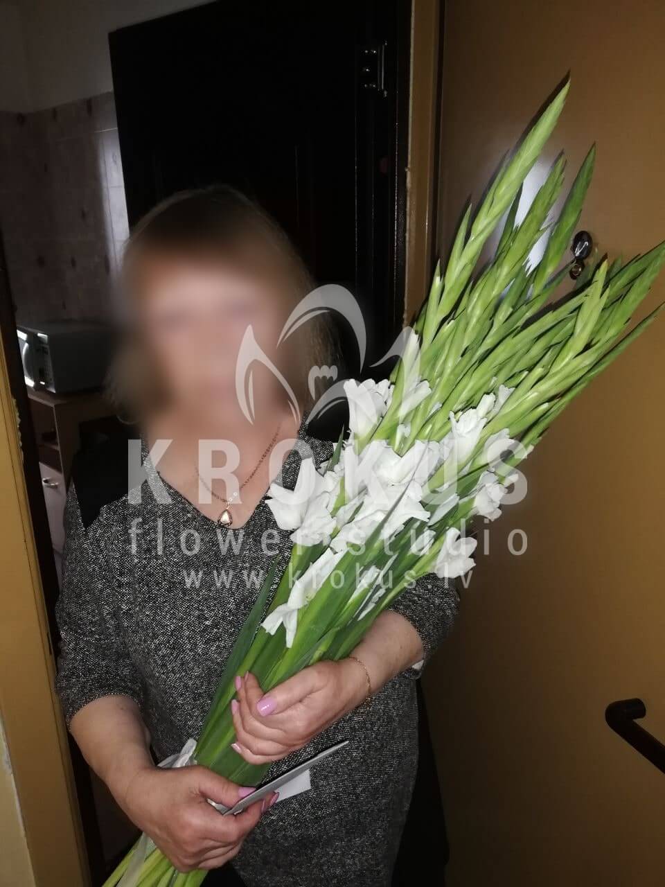 Deliver flowers to Rīga (bicolor rosespeony rosesgum tree)