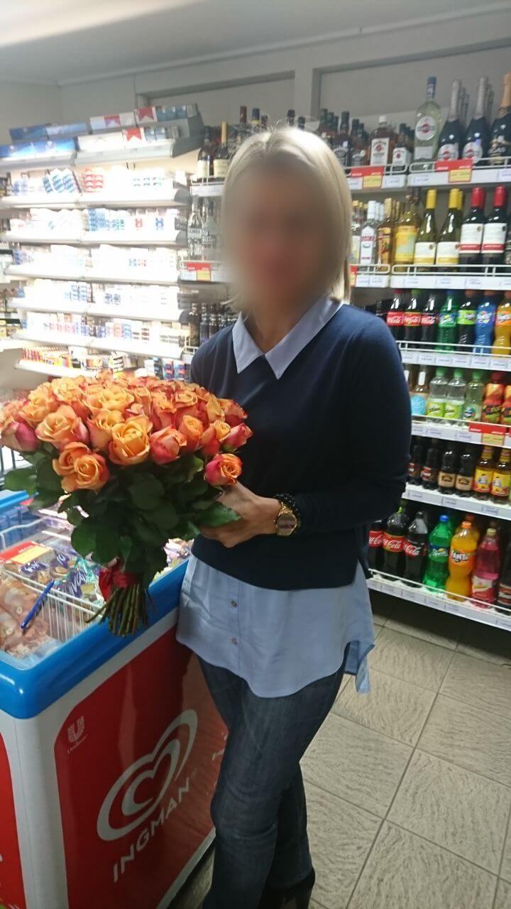Deliver flowers to Rīga (orange rosesyellow roses)