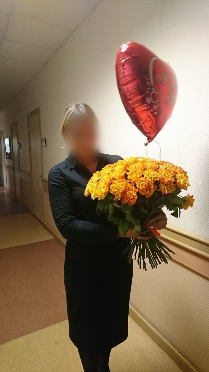 Ziedu piegāde Latvia Rīga (oranžas rozesdzeltenas rozes)