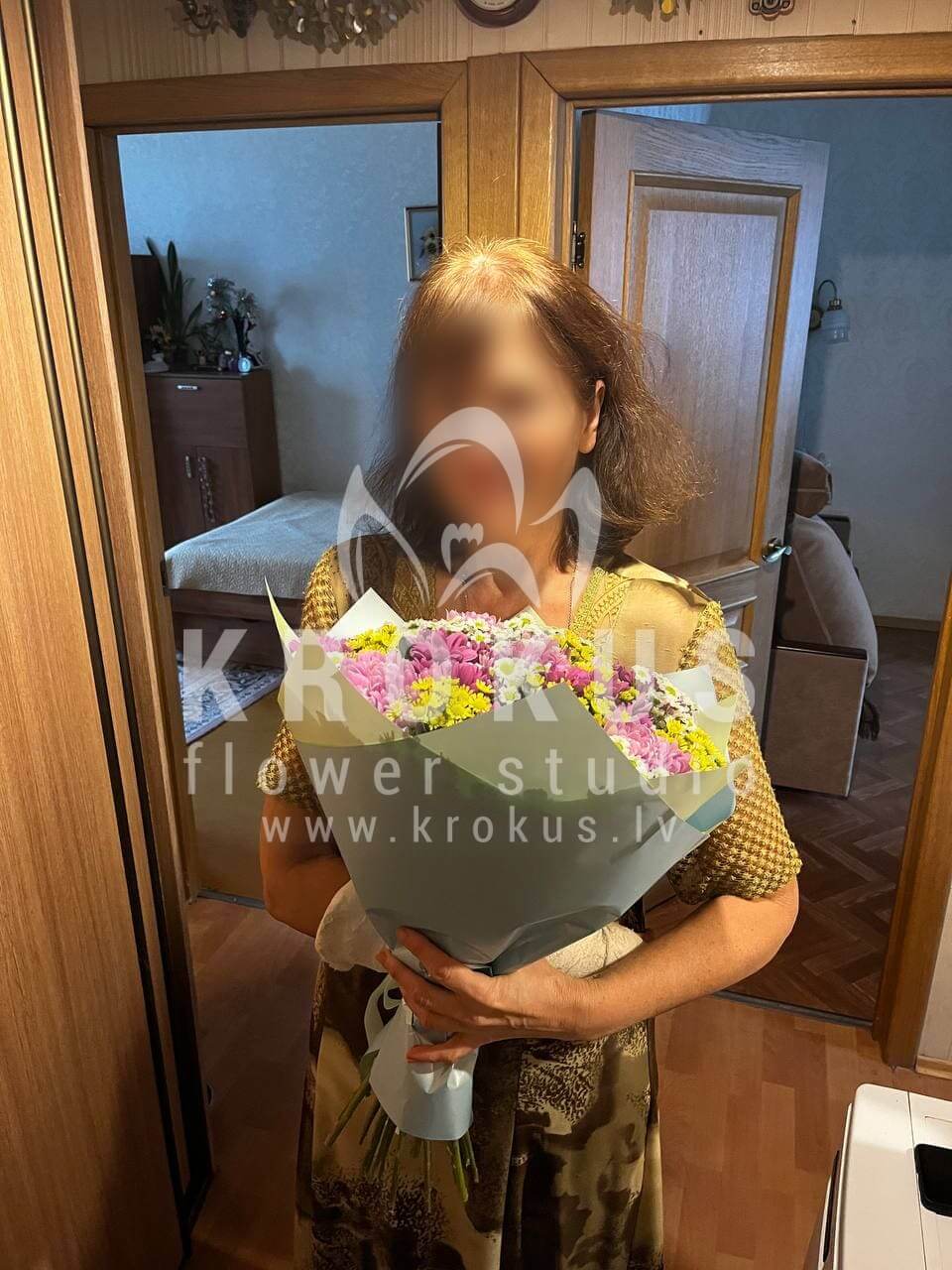 Deliver flowers to Rīga (shrub roseslotusorchidsalstroemeriaculantroornithogalumgum treepeony rosesred roses)